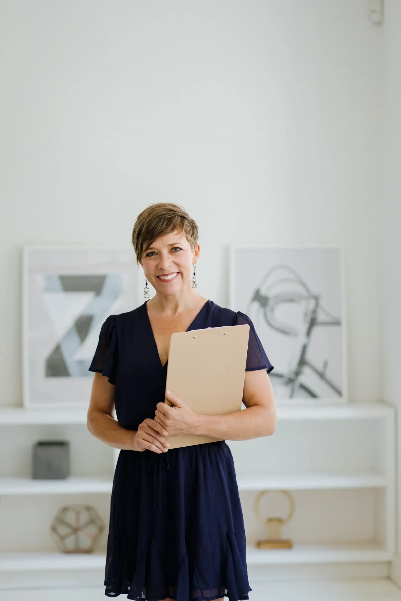 shallow focus photo of woman in gray jacket